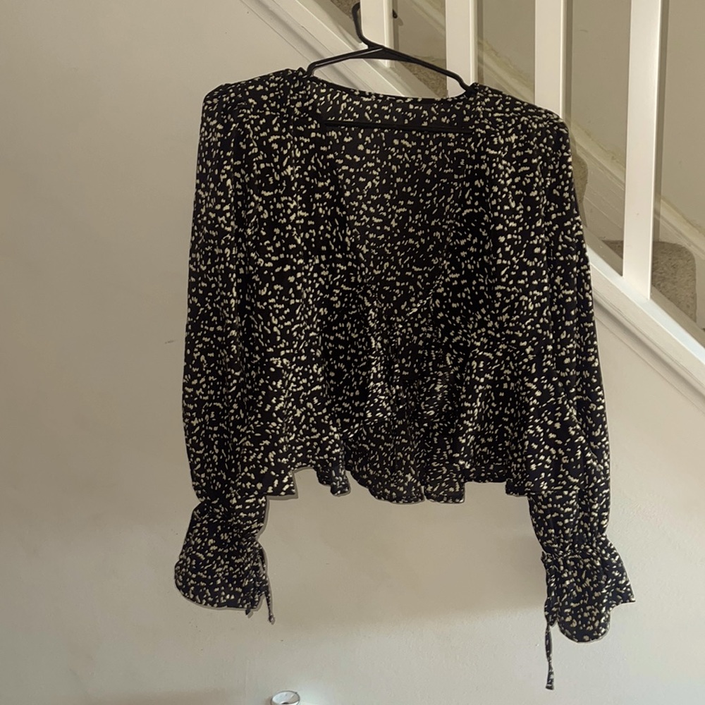 Tie blouse. Ties in the middle